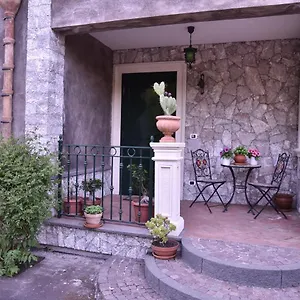 Caterina, Alle Pendici Del Vulcano Etna Viagrande